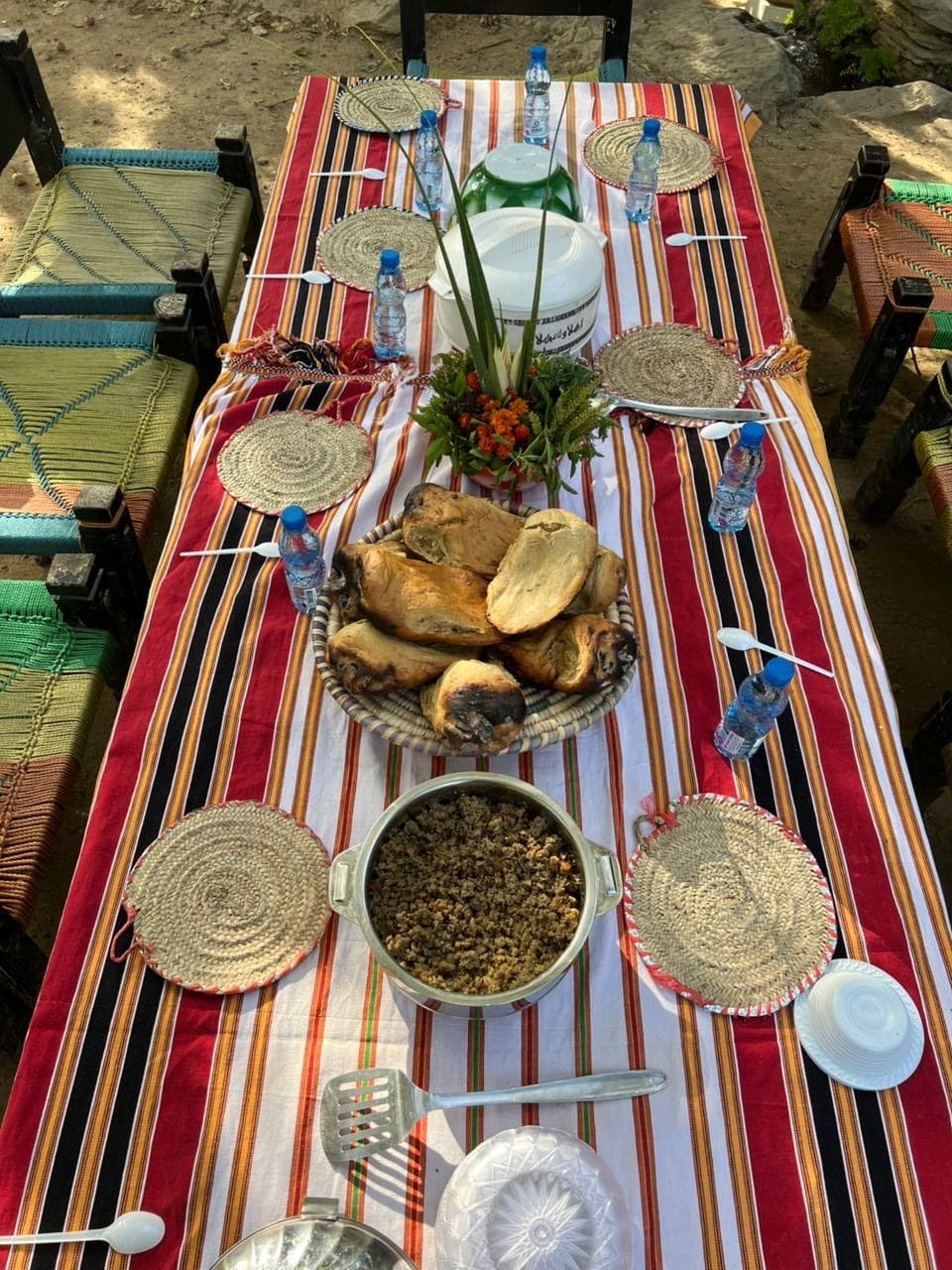 Breakfast or lunch in the village of Dhi Ain